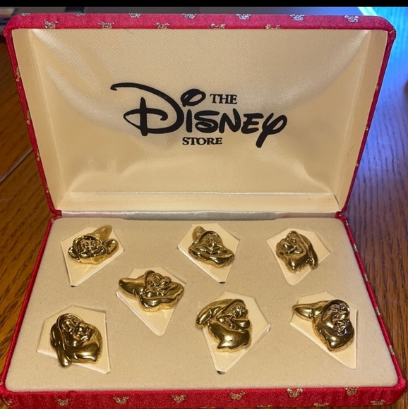 Disney Store Limited Edition Snow White n the Seven Dwarfs Pin Set - Picture 1 of 6